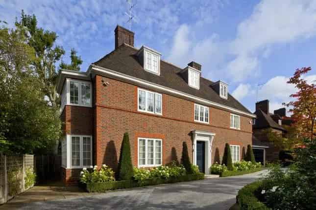 6 Bedroom Detached House for Sale in Hampstead Garden Suburb NW11