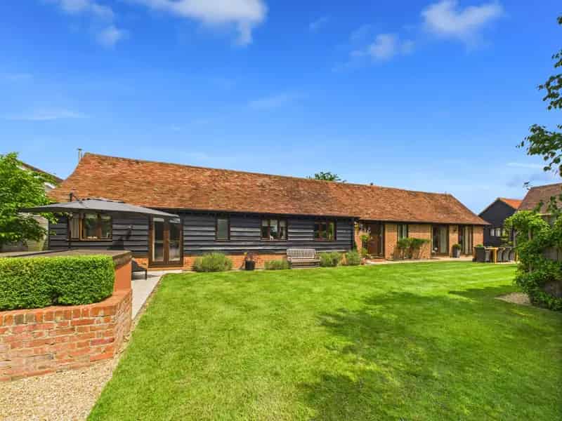 4 Bedroom Barn Conversion Quainton Bucks