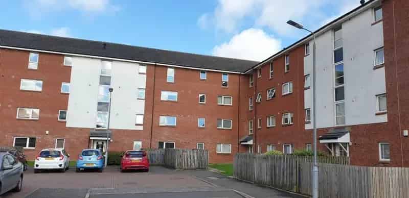 2 Bedroom Flat to Rent Top Floor Modern Flat En Suite Parking
