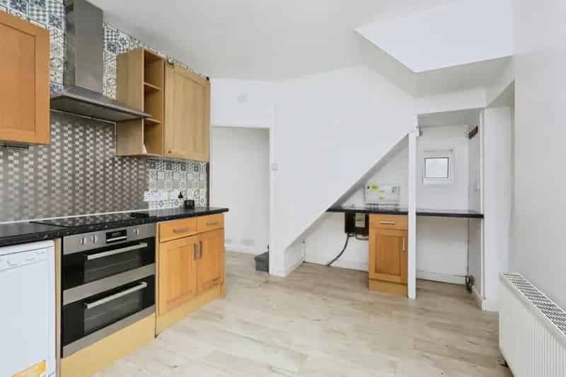 Spacious 3-Bed End Terrace House - Seaside Eastbourne Chain Free