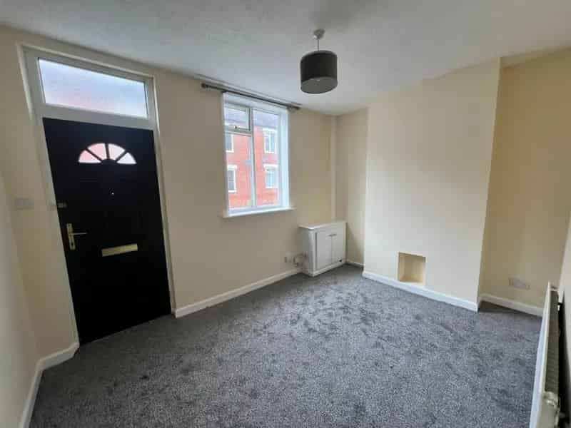 2 bedroom House
 To Let 
Total Size: 743 SQ FT