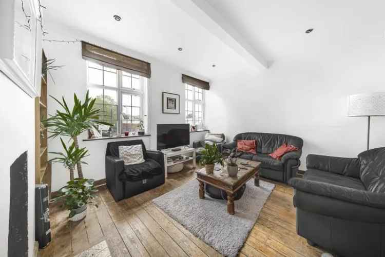 Three Bedroom Flat Near Kennington Park Cash Buyers Only