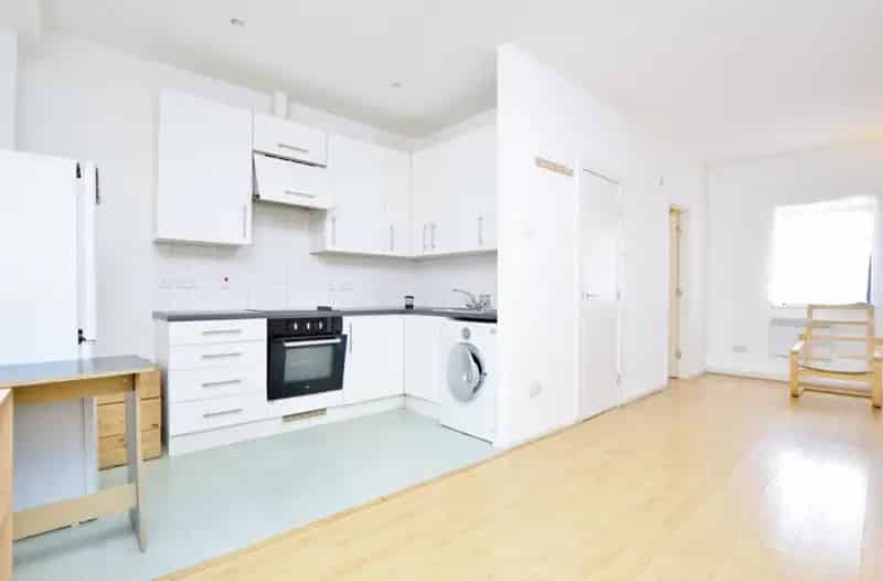 Spacious Ground Floor Apartment Near Plaistow & Upton Park