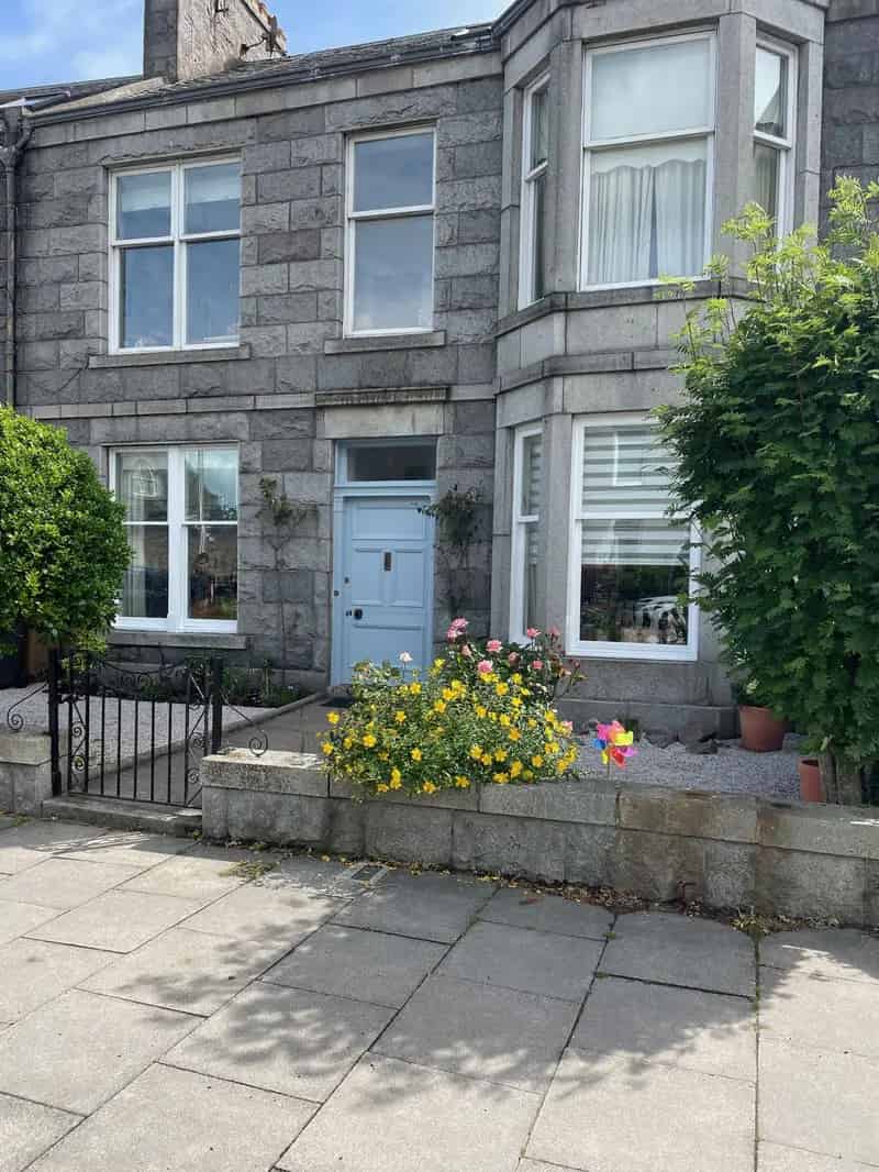 3 Bedroom Furnished Flat in Rosemount Aberdeen