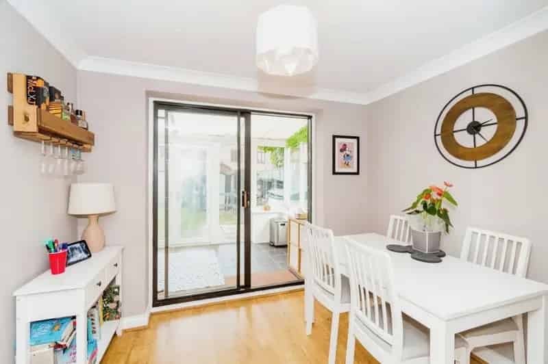 3 Bedroom Detached House Horton Heath Spacious Living Cosy Log Burner