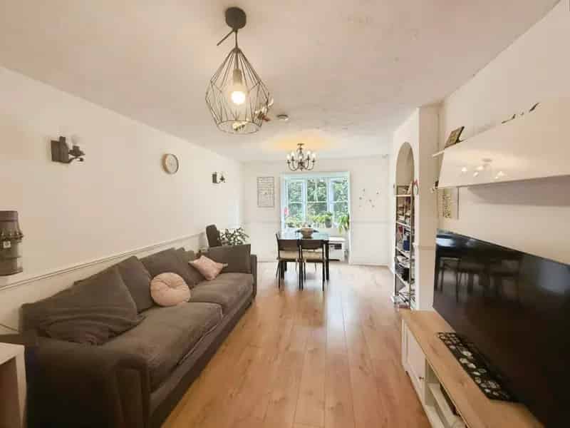 2 bedroom Flat
 For Sale 
Total Size: 538 SQ FT