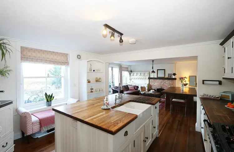 7 Bedroom Detached Farmhouse Near Streatley