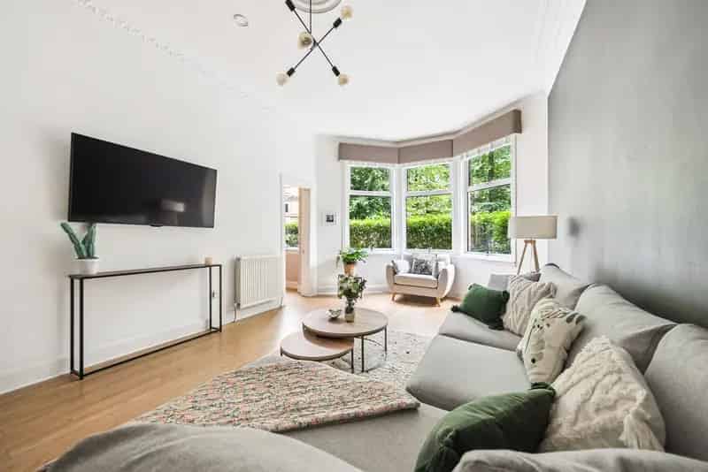 2-Bedroom Ground Floor Tenement Flat Battlefield Glasgow