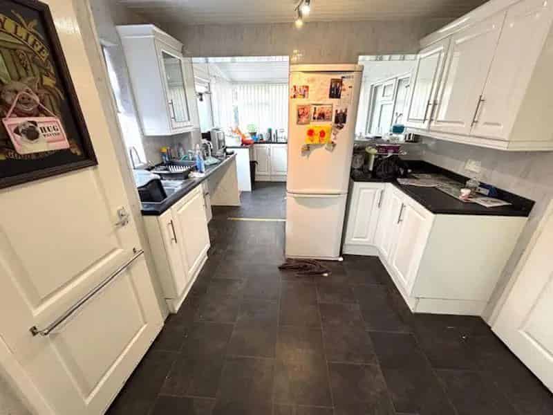 6 Bedroom Detached House for Sale