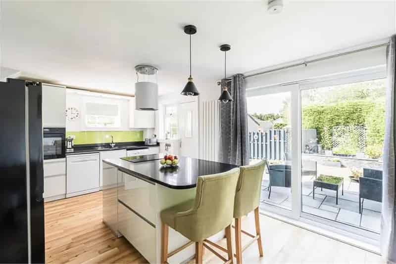 3 Bed Detached House with 2 Reception Rooms