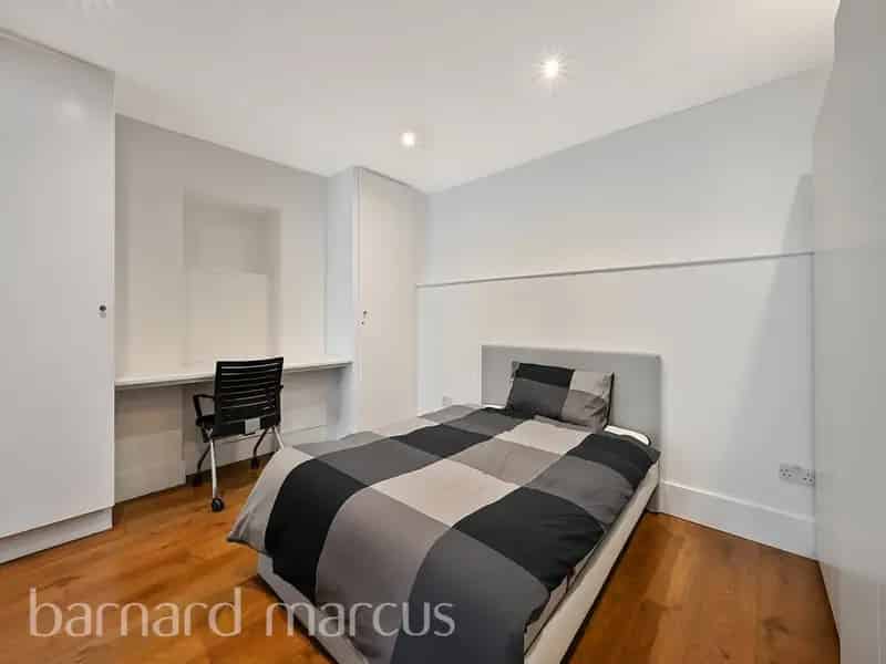 Large Studio Shepherds Bush - Fully Furnished - Zero Deposit Guarantee