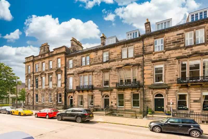 2 Bedroom Apartment for Sale in Edinburgh