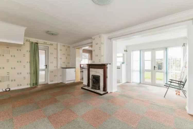 5 Bed Semi-Detached Family Home Huge Potential