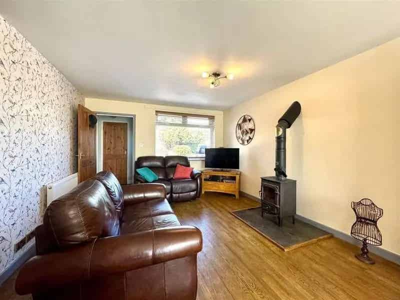 3 Bed Semi-Detached House for Sale