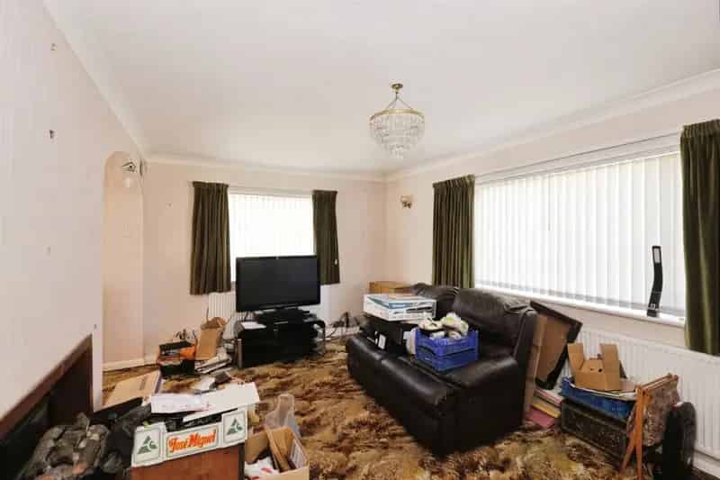 4 Bedroom Dormer Bungalow Requiring Modernisation