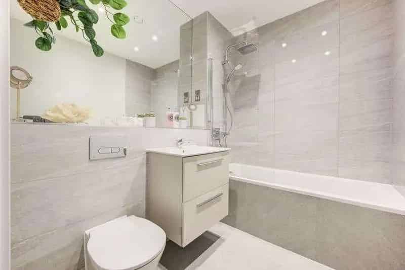 2 Bed Flat for Sale near Chiswick and Ealing