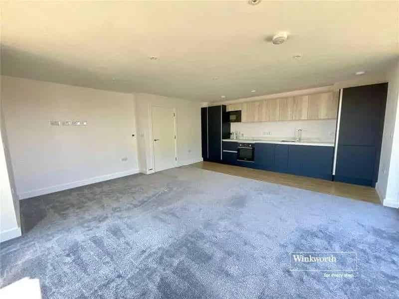 3 Bed Flat for Sale in Highcliffe