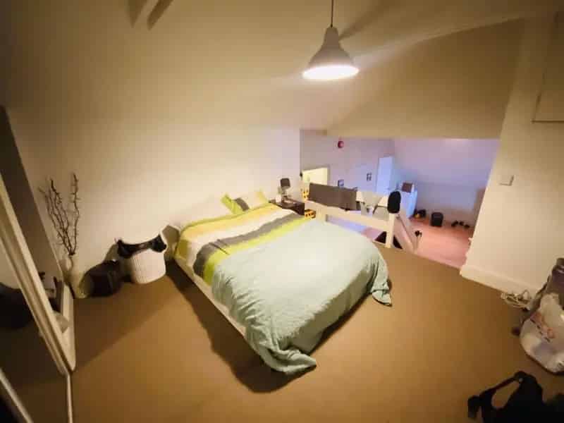 Studio Flat Redland Bristol Spacious Unfurnished Built in Storage Parking