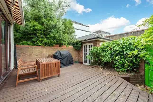 Four Bedroom House for Sale in Moore Park Estate London SW6