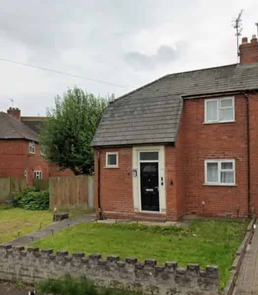 2 Bedroom Semi Detached House Near Amenities