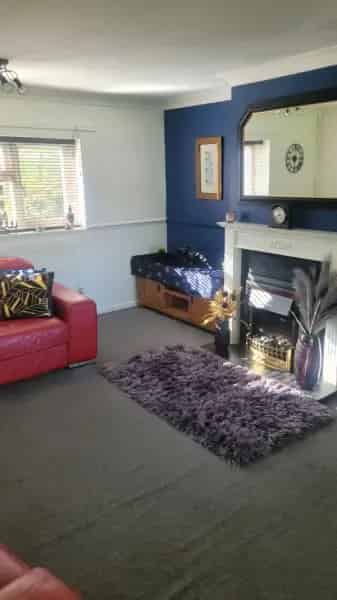 Large 1 Bedroom Apartment Near Train Station and Town Centre