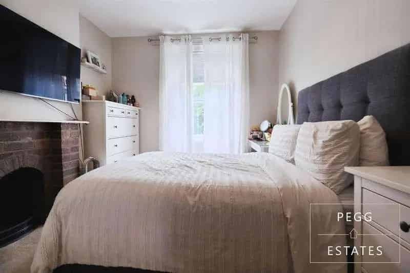2 bed house for sale