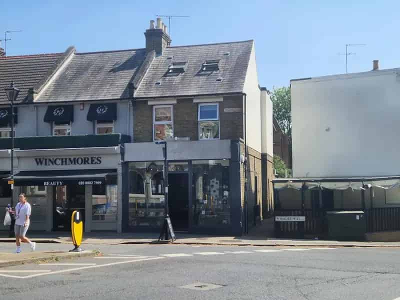 Commercial Unit with Vacant Maisonette Winchmore Hill