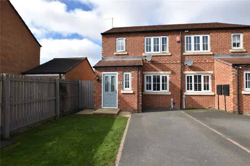 3 Bed Semi-Detached House with EV Charger