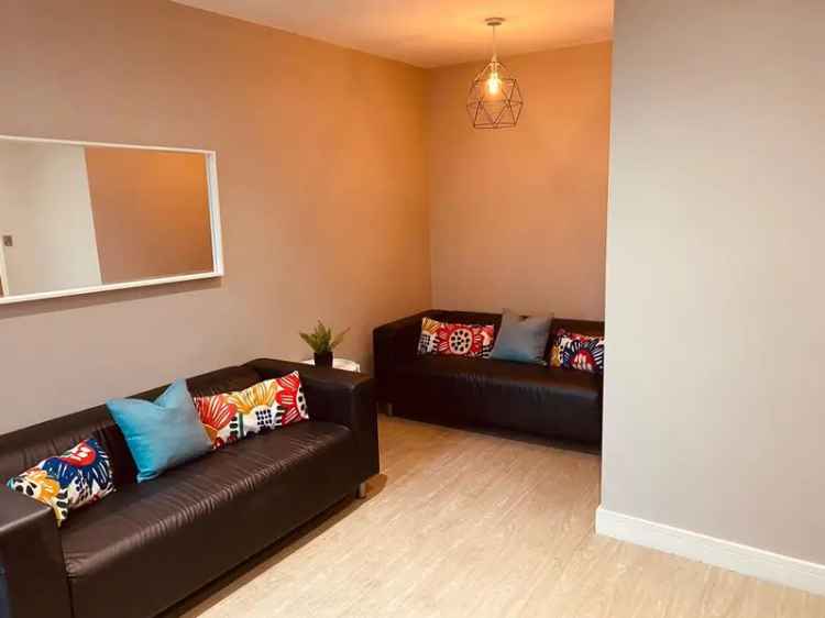 6 bedroom end of terrace house to rent