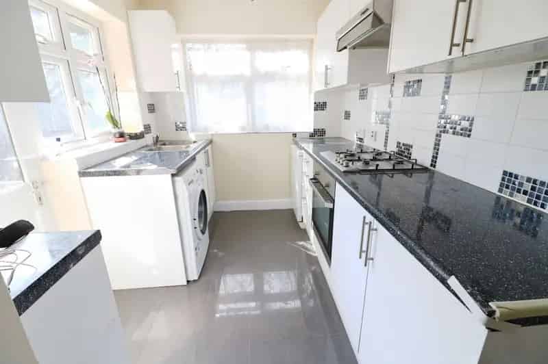 2 bedroom Mid Terrace House to rent, Chigwell, Essex, IG7