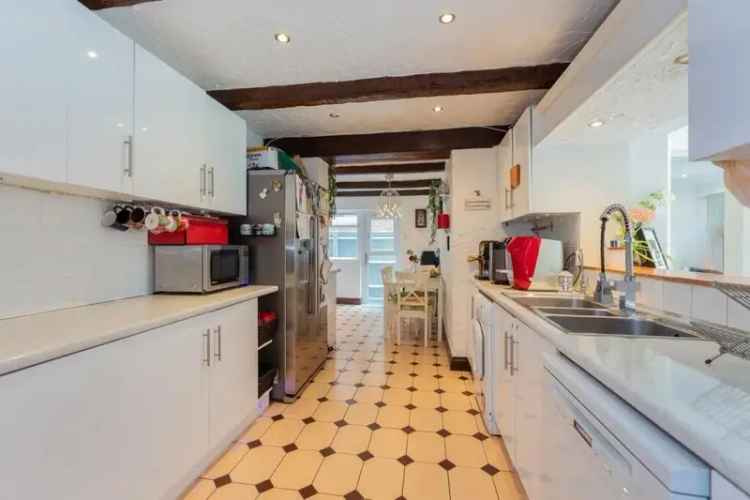 Five Bedroom Detached Family Home Near Schools