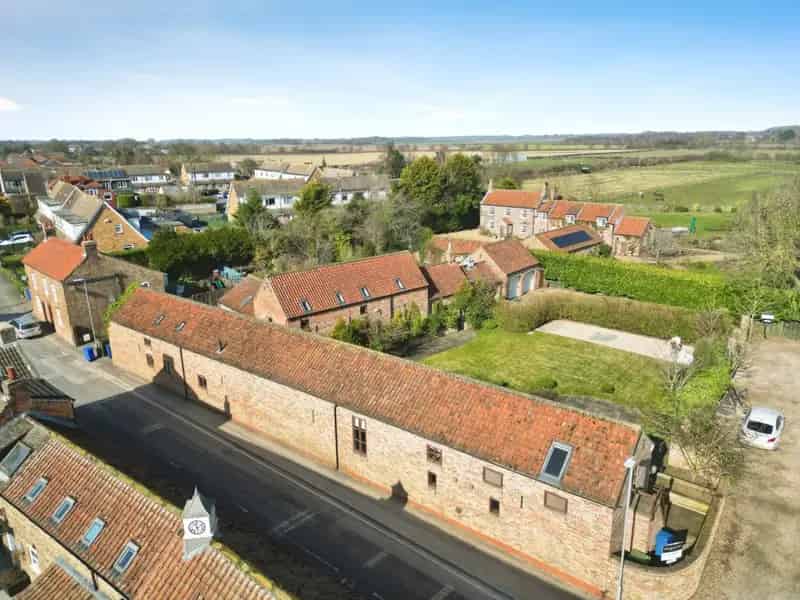 Detached Barn Conversion 3000 sq ft Leven