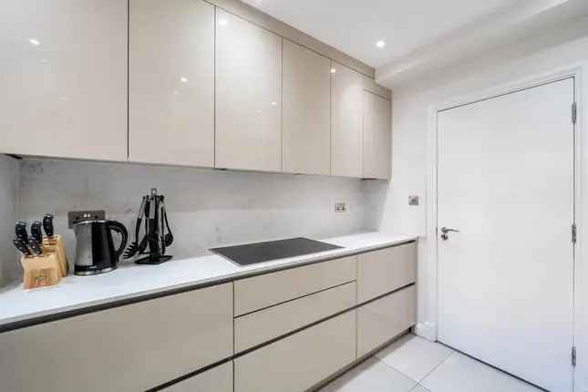 Flat to rent in Gloucester Place, London NW1