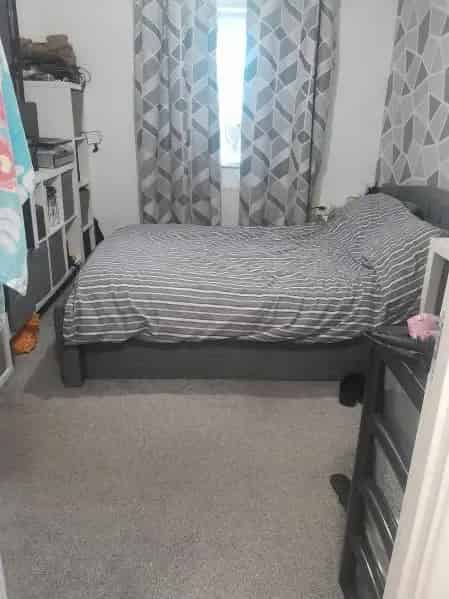 Free Bedroom Near Supermarket and Train Station