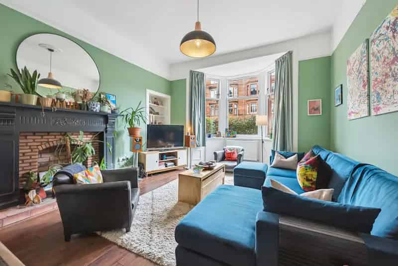 2 Bedroom Tenement Apartment Battlefield Glasgow Near Mount Florida Station