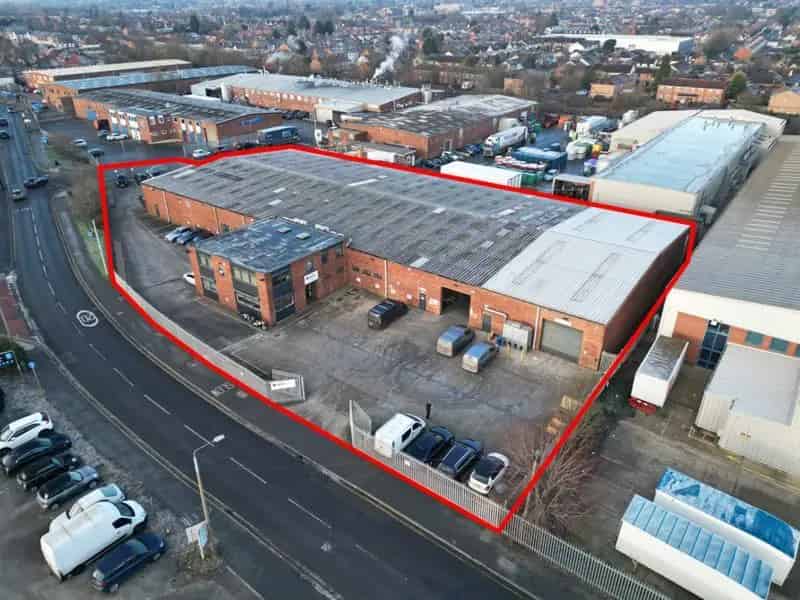 Industrial Unit with Office Space and Loading Yard