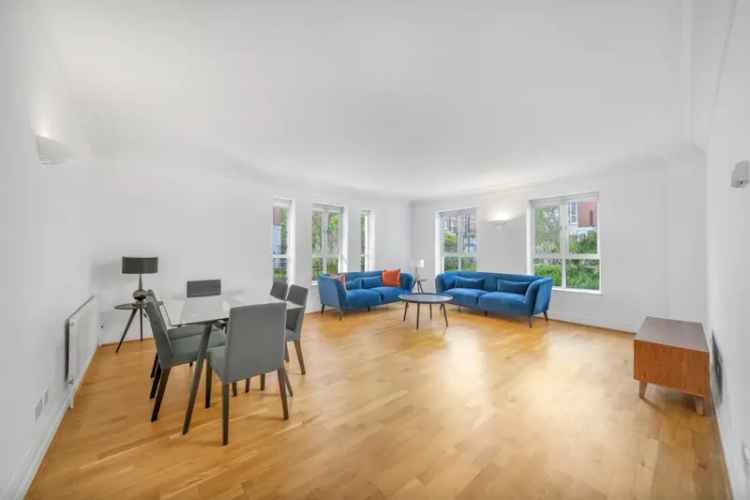 Luxury 2-Bed Apartment in Kensington with Communal Gardens and Amenities