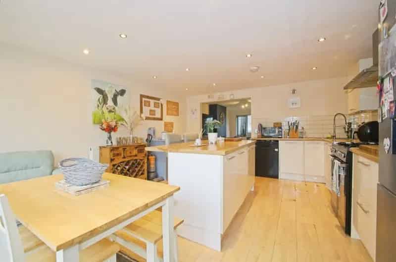 3 Bedroom Semi Detached Dormer Bungalow Cefn Glas