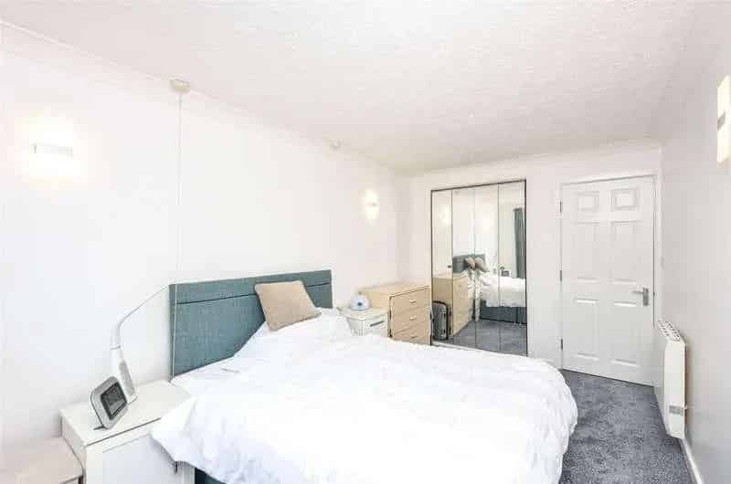 1 Bed Ground Floor Retirement Apartment Near Beach Town Centre