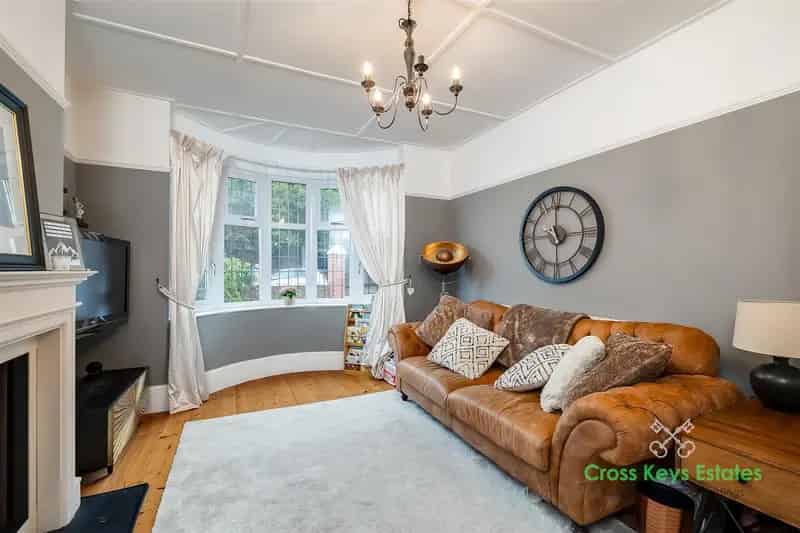 3 Bedroom Semi Detached House To Rent