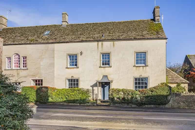 4 Bedroom Semi-Detached House for Sale in Cotswolds
