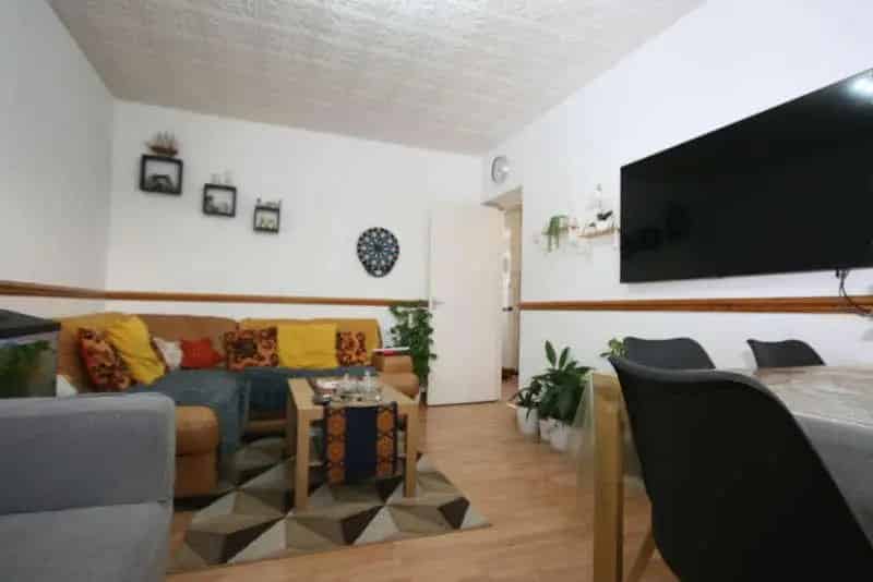 3 Bed Flat for Sale Wapping Stunning Views Lift Access