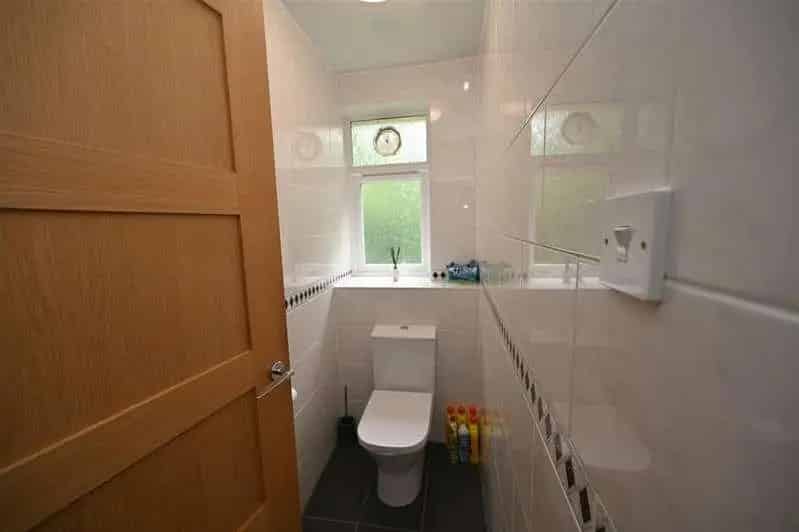 2 Bed Top Floor Apartment Near University and Hospital