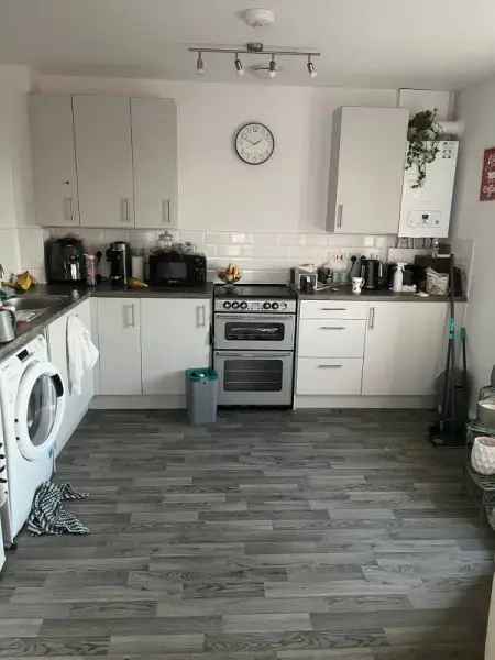 2 Bed Flat Near Beach and Amenities