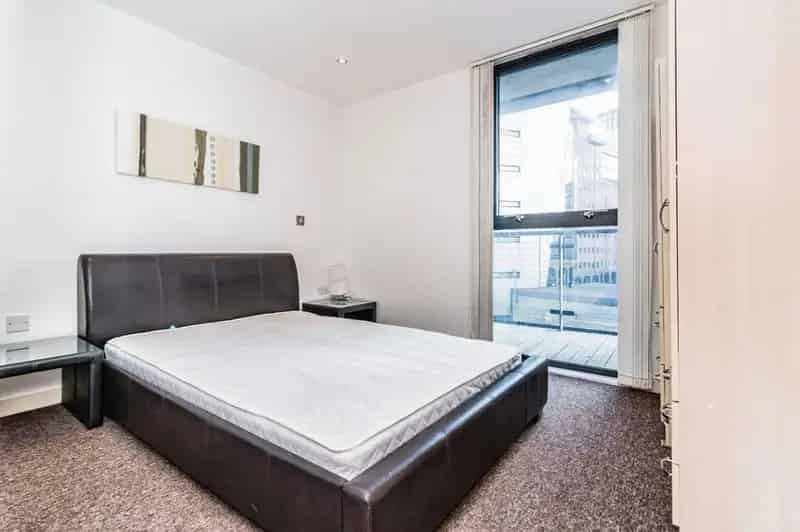1 Bedroom Flat for Sale Salford M50 Modern Apartment Balcony MediaCity