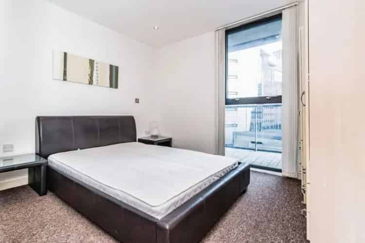 1 Bedroom Flat for Sale Salford M50 Modern Apartment Balcony MediaCity