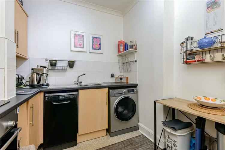 2 Bed Flat Piershill Edinburgh - Spacious Tenement Flat Near City Centre