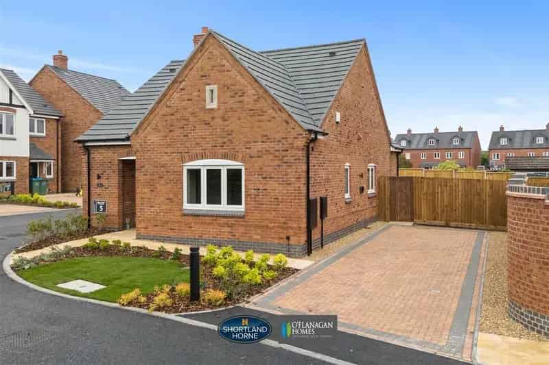 2 Bedroom Detached Bungalow for Sale