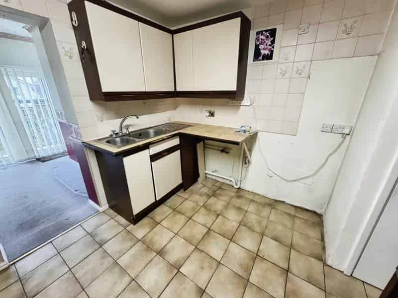 3 Bedroom Semi Detached House Bedwas No Onward Chain
