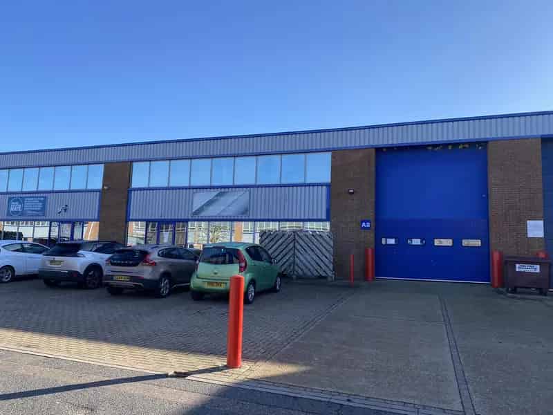 Modern Warehouse Unit To Let  £72300pa Reverse Premium Available